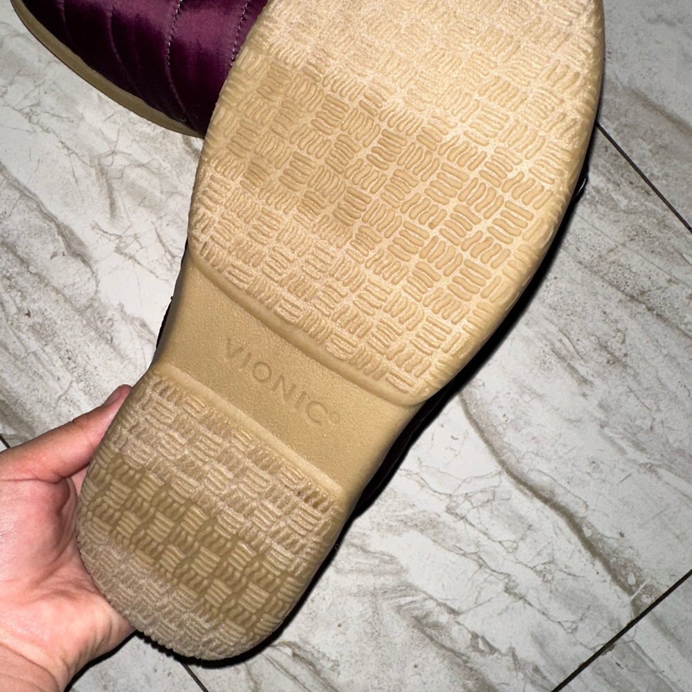 Vionic Purple and Tan Slippers Comfortable Slip-On Design